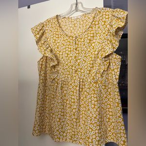 Yellow and White Flower Top